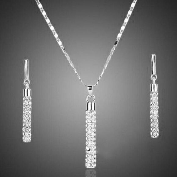 NWT Silver Drop Earrings and Pendant Necklace Jewelry Set - Picture 1 of 5